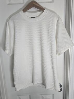 Deluxe Leisure Men's Classic White Textured Crew Neck T-Shirt - Men's